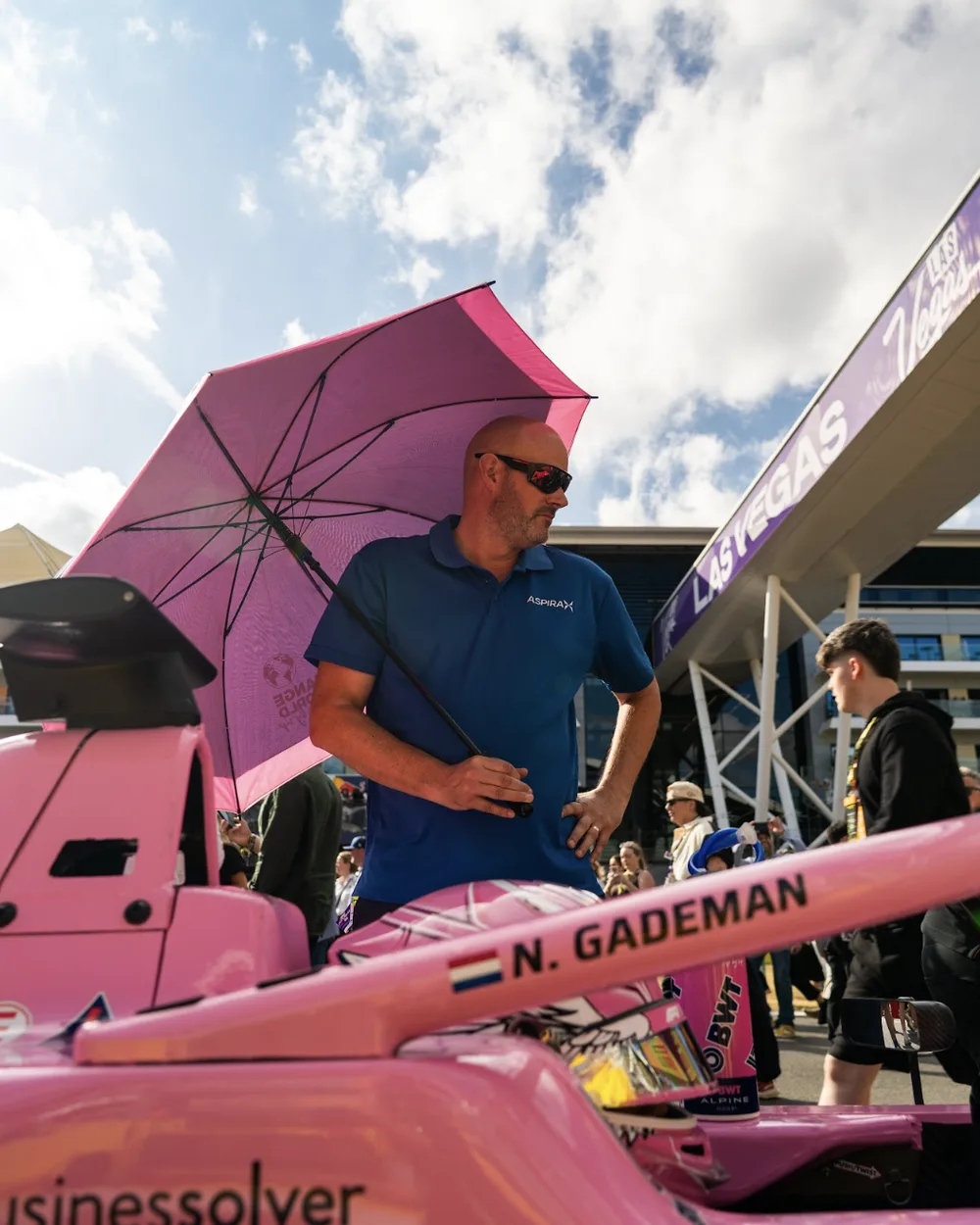 Aspira on the Las Vegas grid beside Nina Gademan’s F1 Academy car.